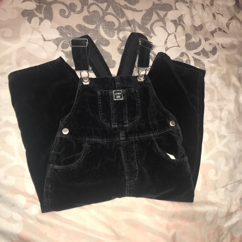 Size 2/3 kids Old Navy overalls. Black suede